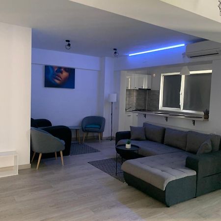 Black&White Suites Craiova Exteriör bild