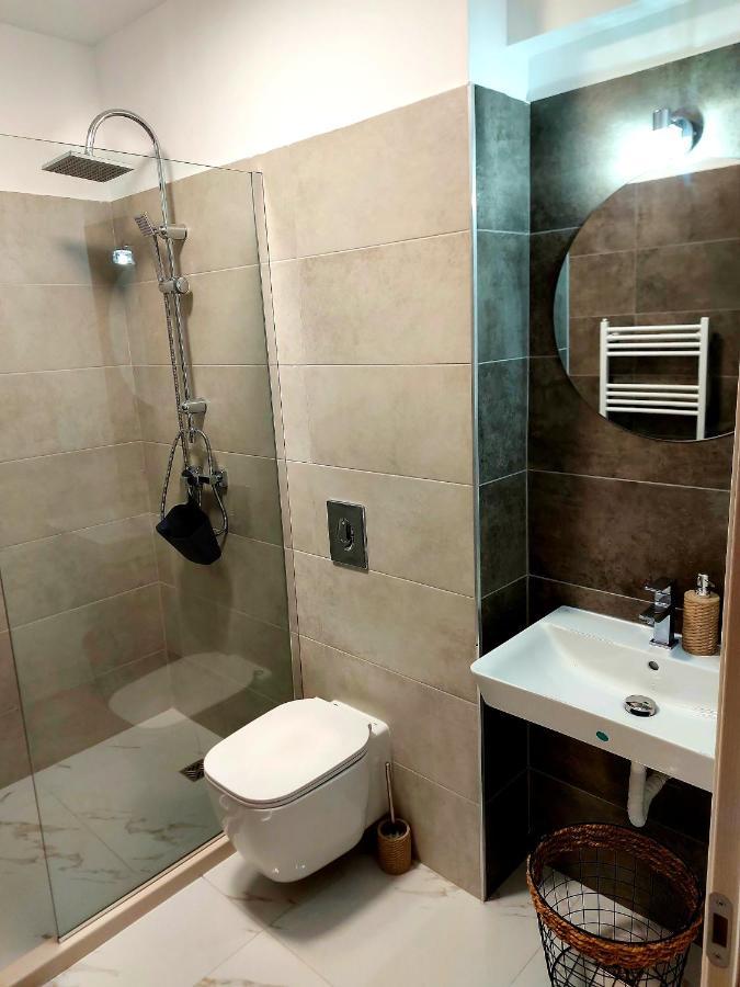 Black&White Suites Craiova Exteriör bild