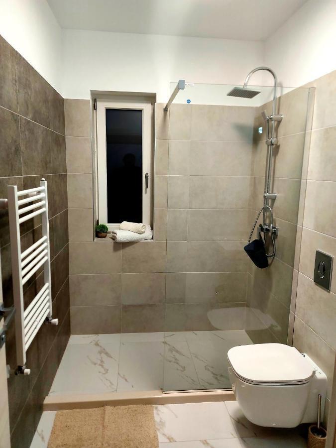 Black&White Suites Craiova Exteriör bild