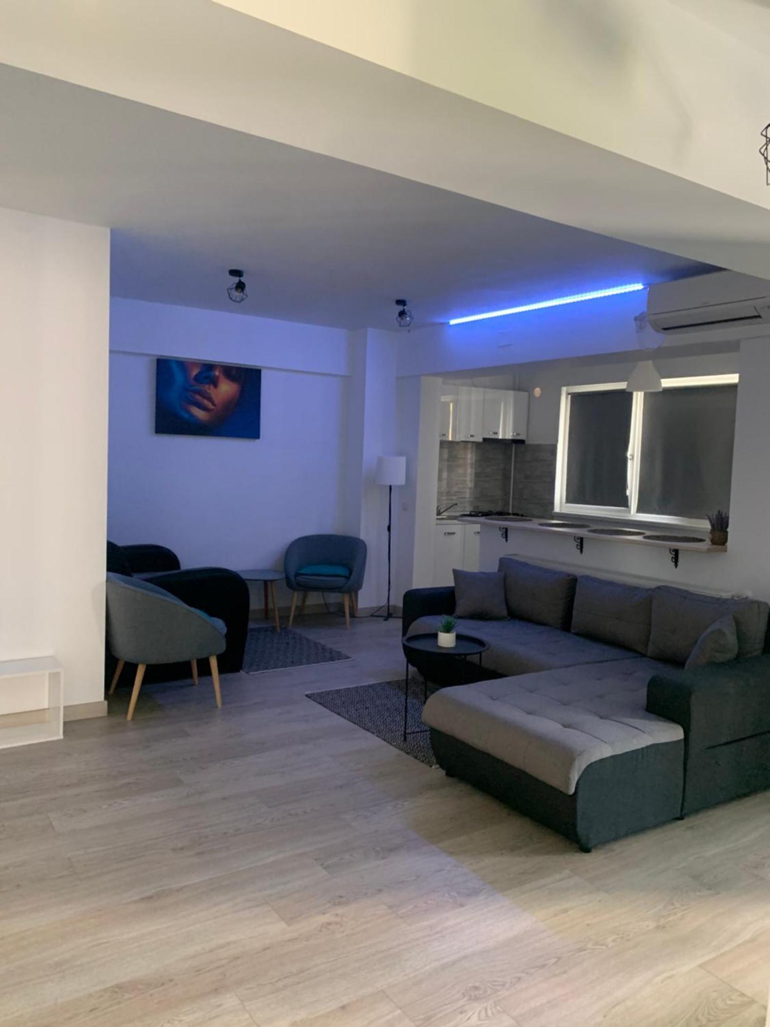 Black&White Suites Craiova Exteriör bild
